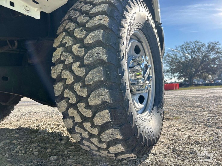 2019-ford-f-350-4x4-crew-cab-pickup-truck-image-21