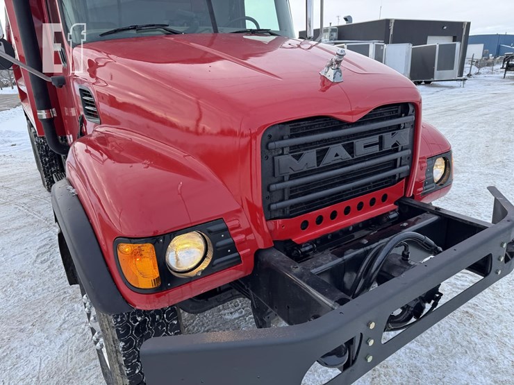 2004-mack-granite-cv713-image-54