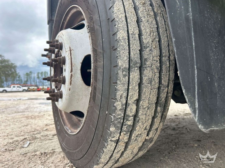 2017-ford-f-550-service-truck-image-28