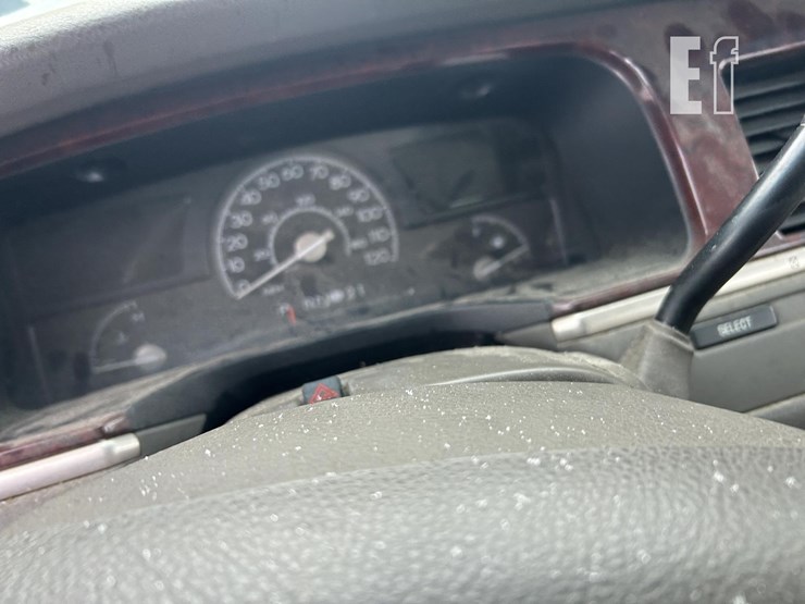 2005-lincoln-towncar-image-8