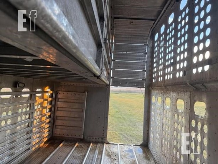 1995-merritt-53-ft-image-11