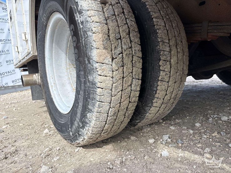 2002-ford-e-450-enclosed-service-van-image-30