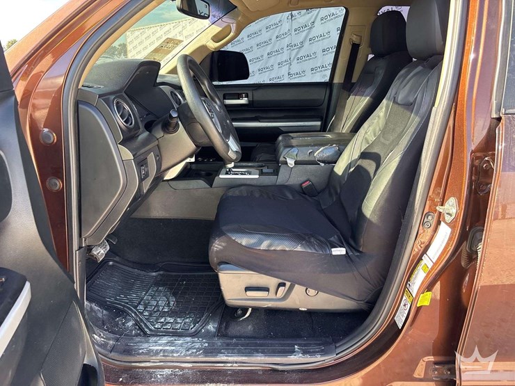 2017-toyota-tundra-sr5-ext.-cab-pickup-truck-image-10