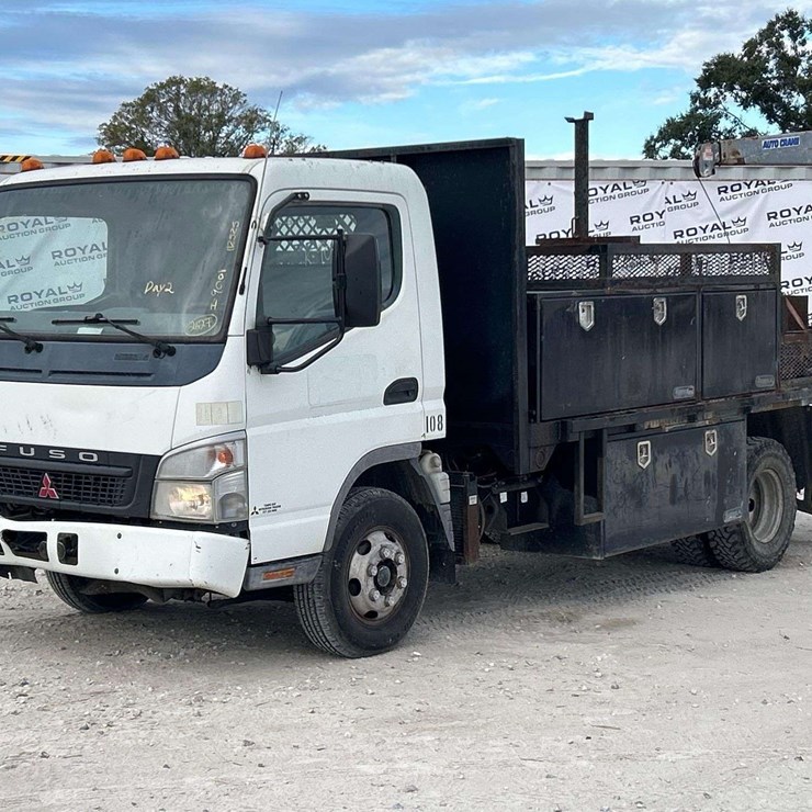 2005 Mitsubishi Fuso FE84D Auto Crane 3203 PRX 3,200 LB Crane Utility Truck