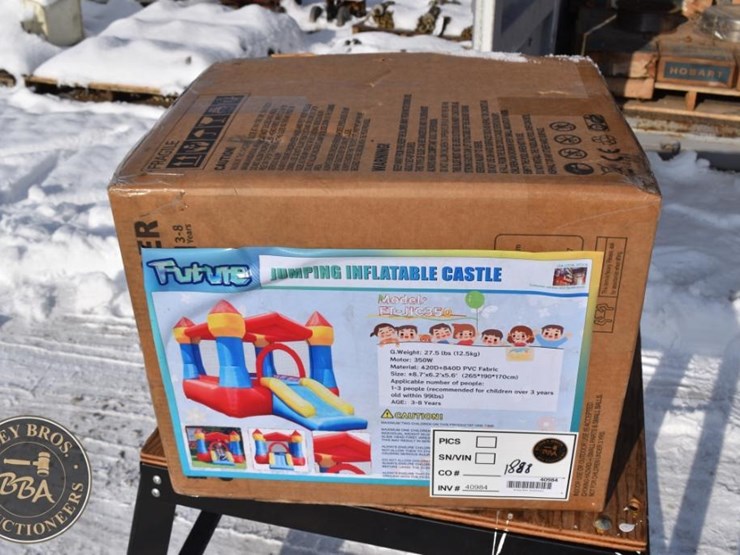 future-inflatable-bounce-house-image-1