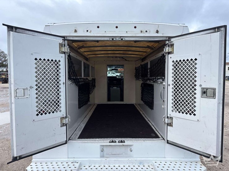 2012-ford-e-350-enclosed-service-van-image-13