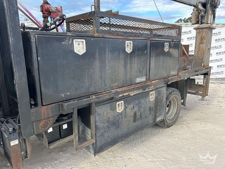 2005-mitsubishi-fuso-fe84d-auto-crane-3203-prx-3,200-lb-crane-utility-truck-image-9