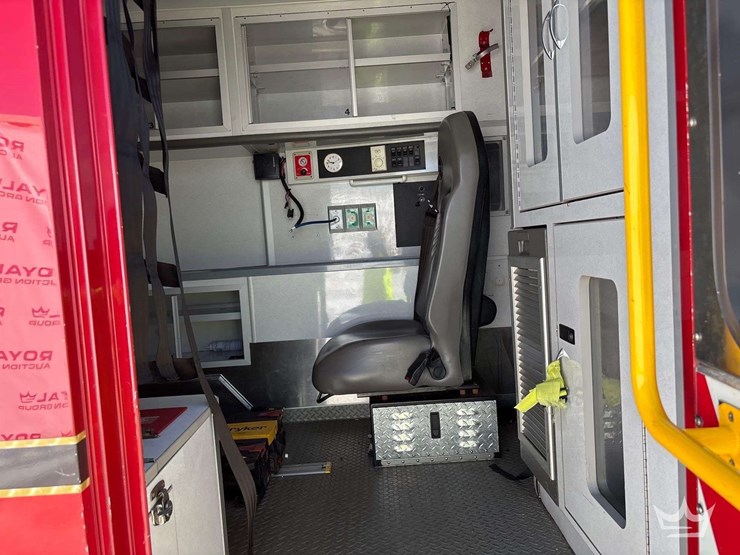 2016-ram-4500-chassis-ambulance-image-30