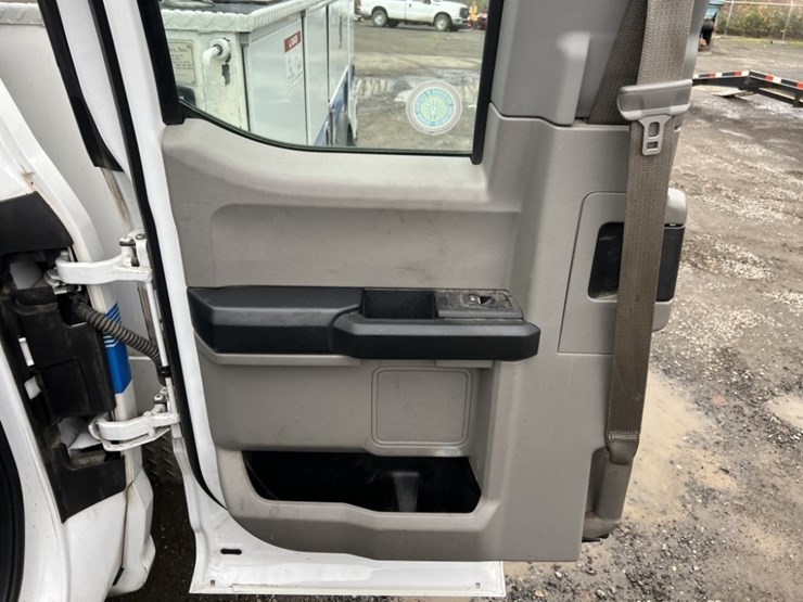 2017-ford-f550-image-26