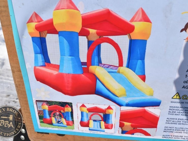 future-inflatable-bounce-house-image-8