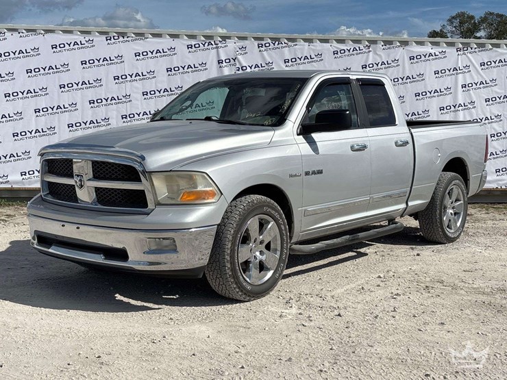 2010-dodge-ram-4x4-crew-cab-pickup-truck-image-1