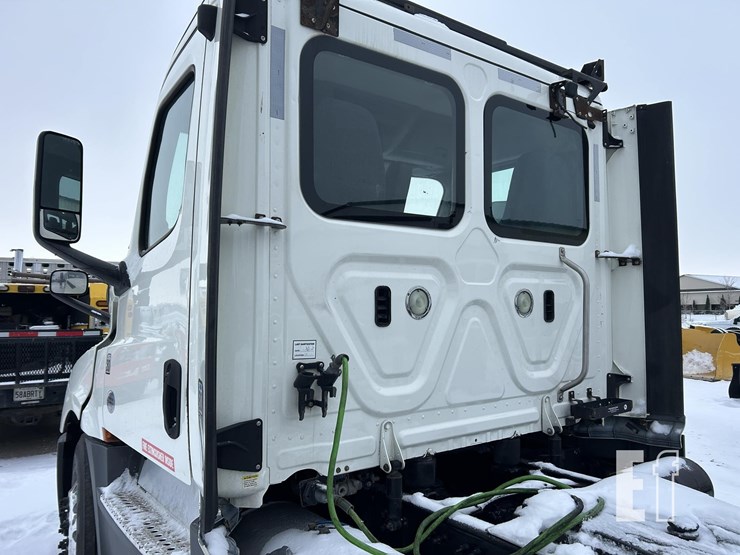 2019-freightliner-cascadia-126-image-30