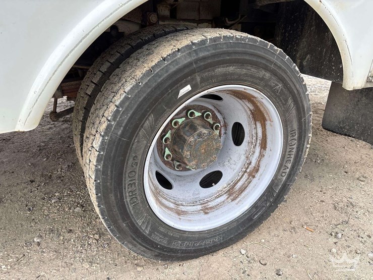 2016-ford-f-550-altec-at233p-35ft-bucket-truck-image-50