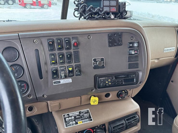 2004-mack-granite-cv713-image-35