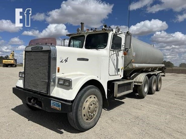 1985-freightliner-fld120-image-2