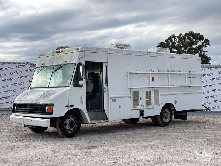 2001-workhorse-custom-chassis-p42-delivery-truck-image-1