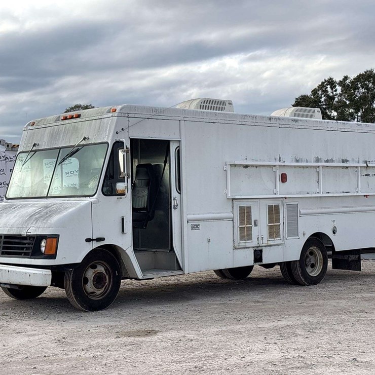 2001 Workhorse Custom Chassis P42 Delivery Truck