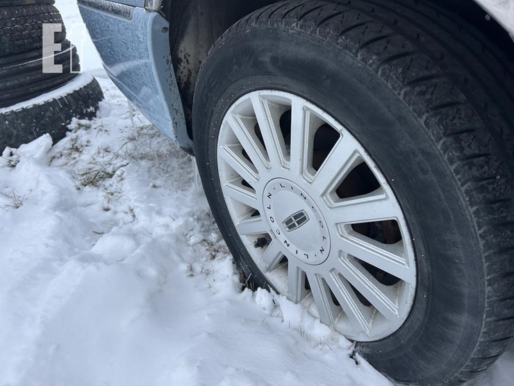 2005-lincoln-towncar-image-26