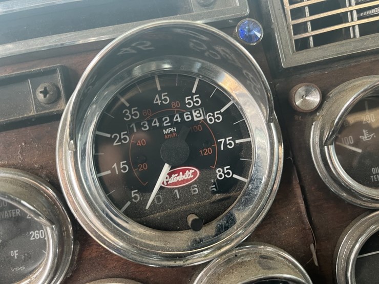 1988-peterbilt-379-image-17