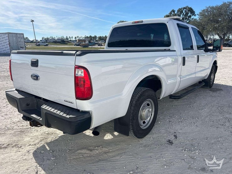 2015-ford-f-250-crew-cab-pickup-truck-image-3