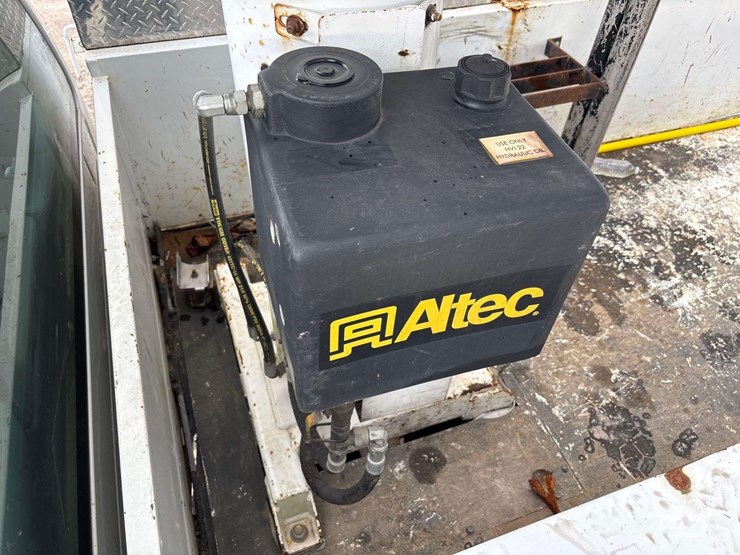 2016-ford-f-550-altec-at233p-35ft-bucket-truck-image-16