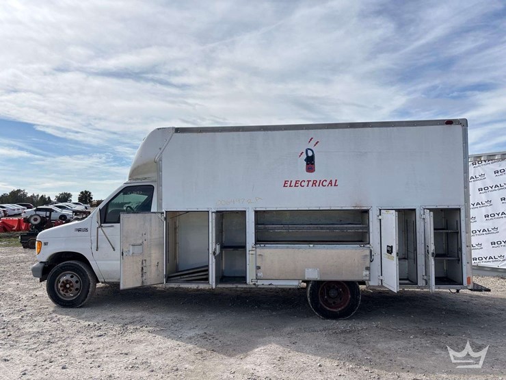 2002-ford-e-450-enclosed-service-van-image-18