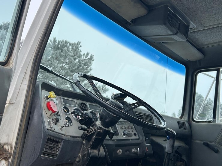 1997-ford-lt8000-image-64