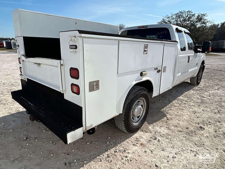 2014-ford-f-250-ext.-cab-service-truck-image-3