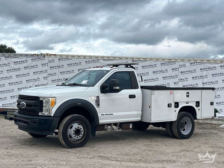 2017-ford-f-550-service-truck-image-1