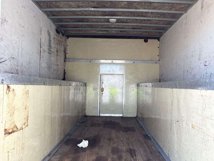 2002-ford-e-450-enclosed-service-van-image-23