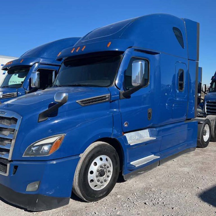2021 FREIGHTLINER CASCADIA 126