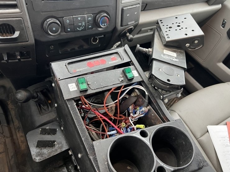 2017-ford-f550-image-38