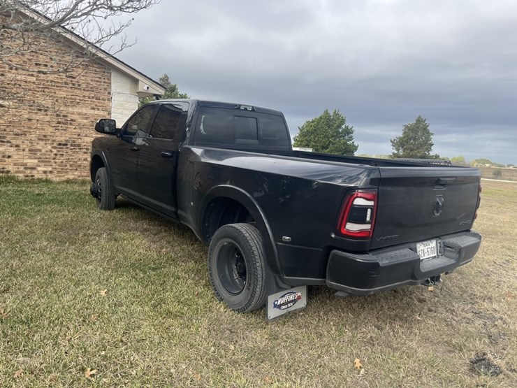 2022-dodge-3500-image-6