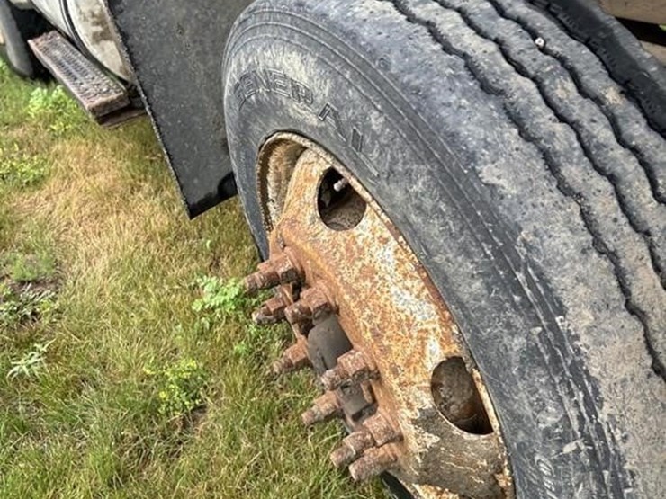 1997-ford-lt8000-image-13