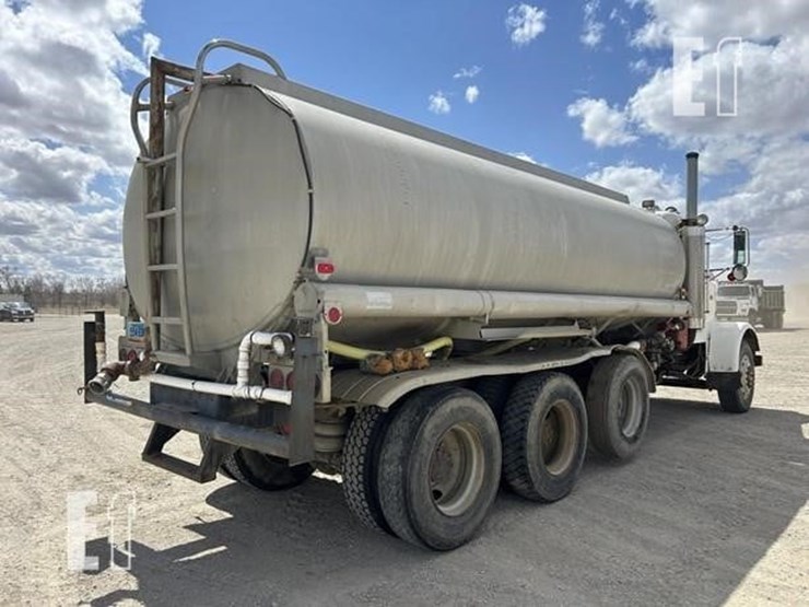 1985-freightliner-fld120-image-3