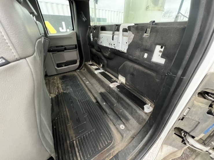 2017-ford-f550-image-26