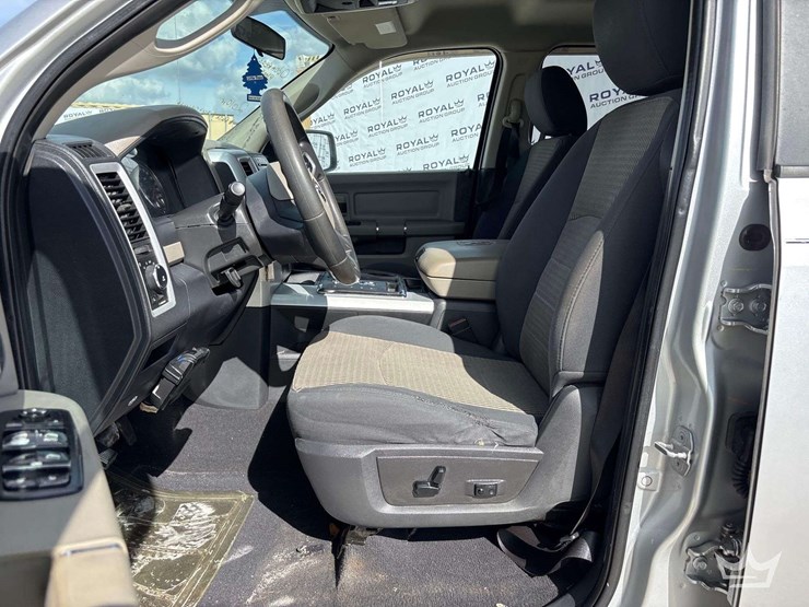 2010-dodge-ram-4x4-crew-cab-pickup-truck-image-12