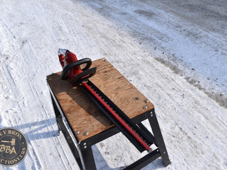 toro-electric-hedge-clippers-image-2