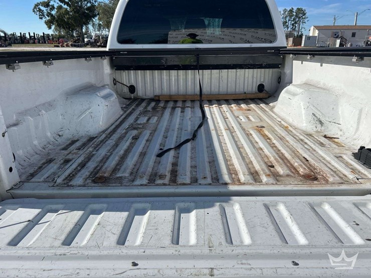 2015-ford-f-250-crew-cab-pickup-truck-image-23