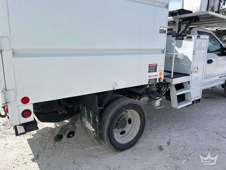 2018-ford-f-550-4x4-altec-at37g-forestry-chipper-bucket-truck-image-23