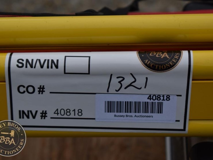 future-laser-with-tripod-and-carrying-case-image-3