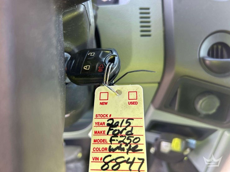 2015-ford-f-250-crew-cab-pickup-truck-image-27