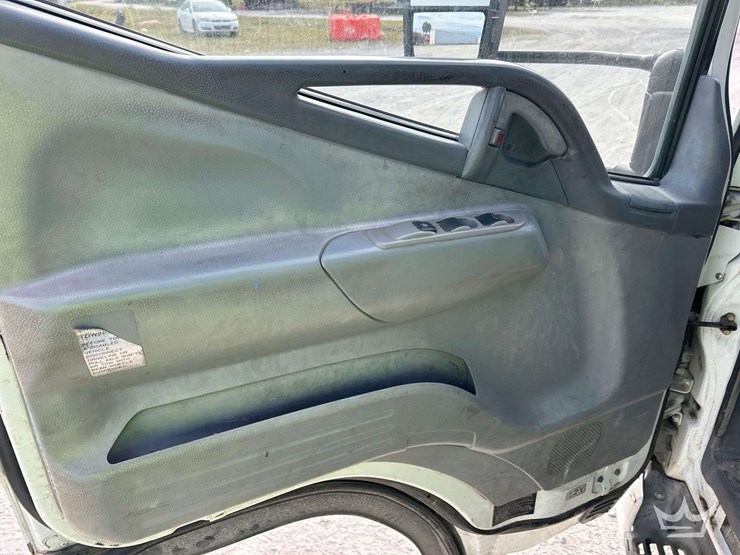 2005-mitsubishi-fuso-fe84d-auto-crane-3203-prx-3,200-lb-crane-utility-truck-image-21