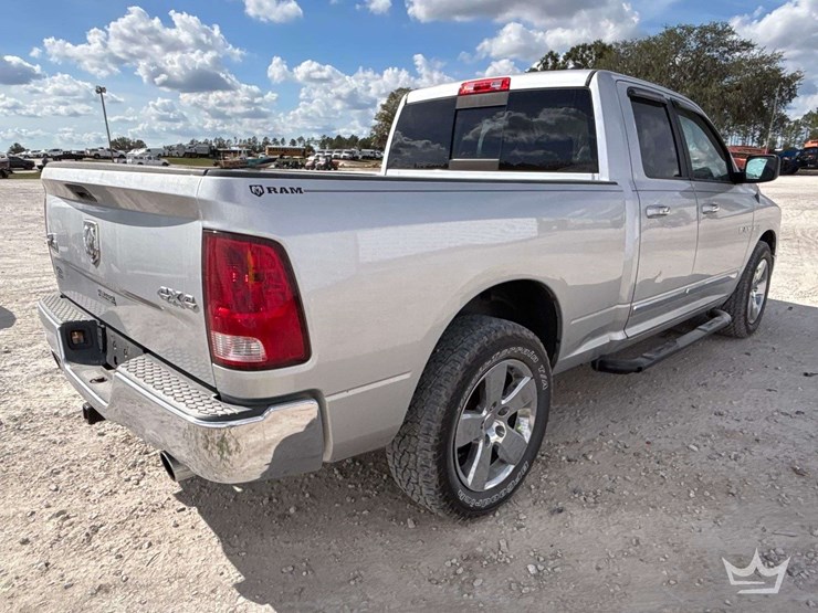 2010-dodge-ram-4x4-crew-cab-pickup-truck-image-3