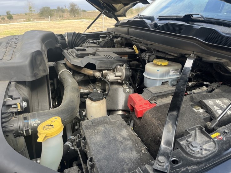 2022-dodge-3500-image-28