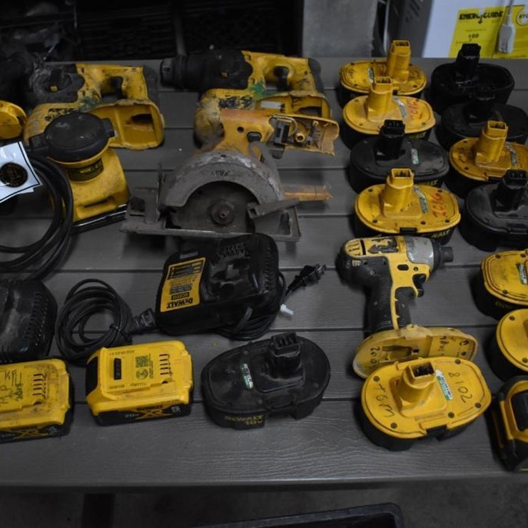 DIG MASTER MINI EXCAVATOR 40787