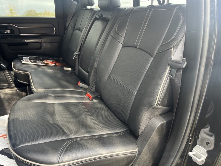 2022-dodge-3500-image-23