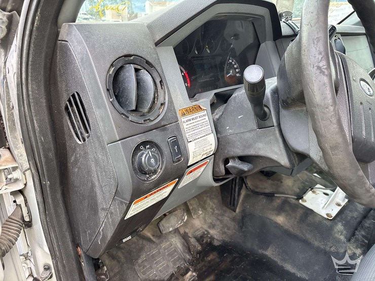 2016-ford-f-550-altec-at233p-35ft-bucket-truck-image-42