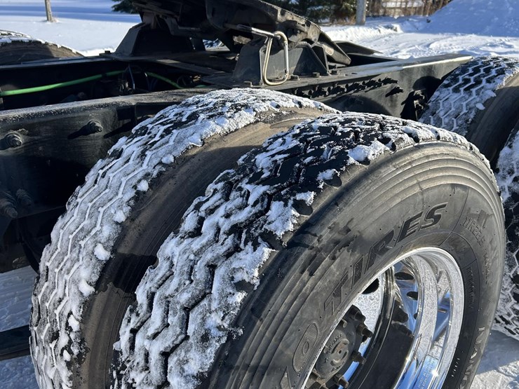 2018-freightliner-cascadia-125-image-17