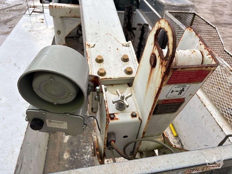 2016-ford-f-550-altec-at233p-35ft-bucket-truck-image-20